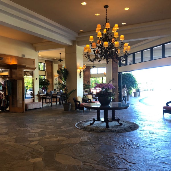 Foto scattata a Maui Coast Hotel da Mark J. il 9/14/2018