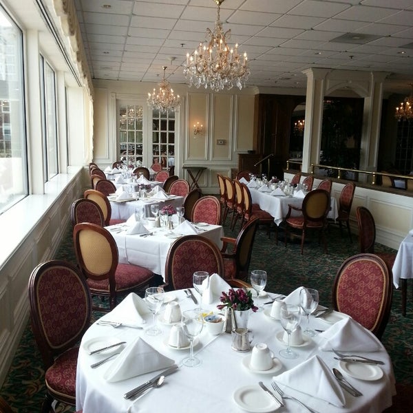 Photo taken at Molly Pitcher Inn by Ted K. on 3/2/2013