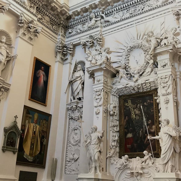 5/2/2018 tarihinde Hiziyaretçi tarafından Šventų apaštalų Petro Ir Povilo Bažnyčia | Church of St Peter and St Paul'de çekilen fotoğraf