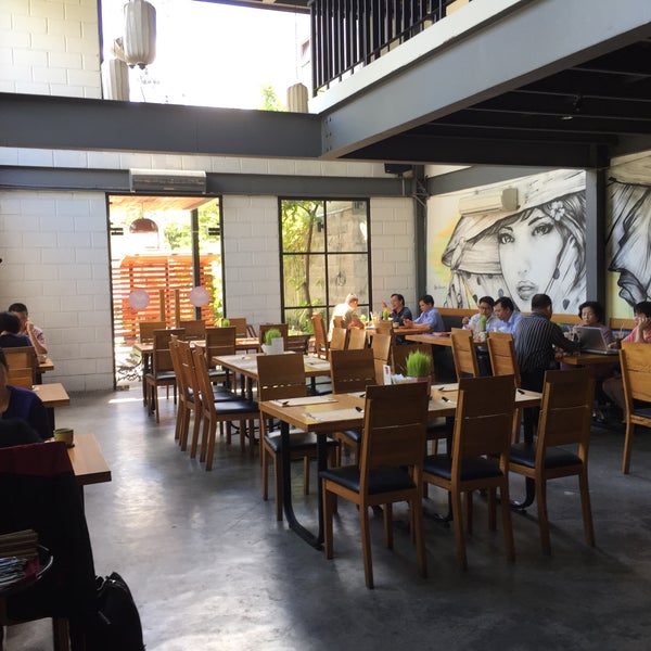 Photo taken at Zest Bistro &amp; Café by Nam Nắn Nót on 9/11/2015