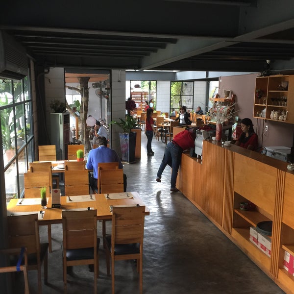 Foto scattata a Zest Bistro &amp; Café da Nam Nắn Nót il 9/11/2015