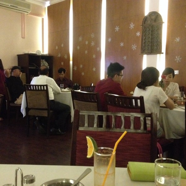 7/30/2014 tarihinde Nam Nắn Nótziyaretçi tarafından Khazaana Indian Restaurant'de çekilen fotoğraf
