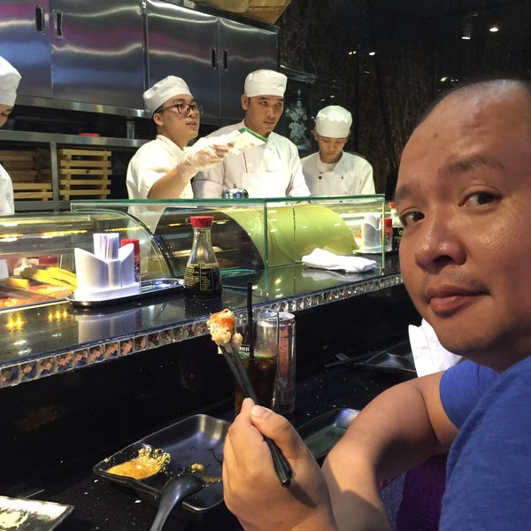 Photo taken at Ichiba Sushi Vietnam by Nam Nắn Nót on 7/24/2016