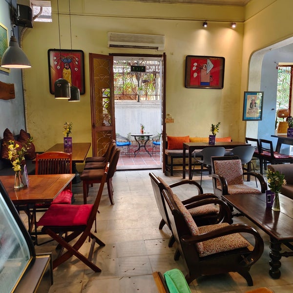 Photo taken at Puku Café &amp; Sports Bar by Nam Nắn Nót on 3/30/2022