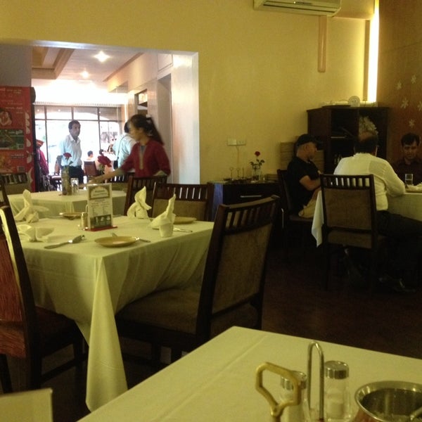 รูปภาพถ่ายที่ Khazaana Indian Restaurant โดย Nam Nắn Nót เมื่อ 7/30/2014