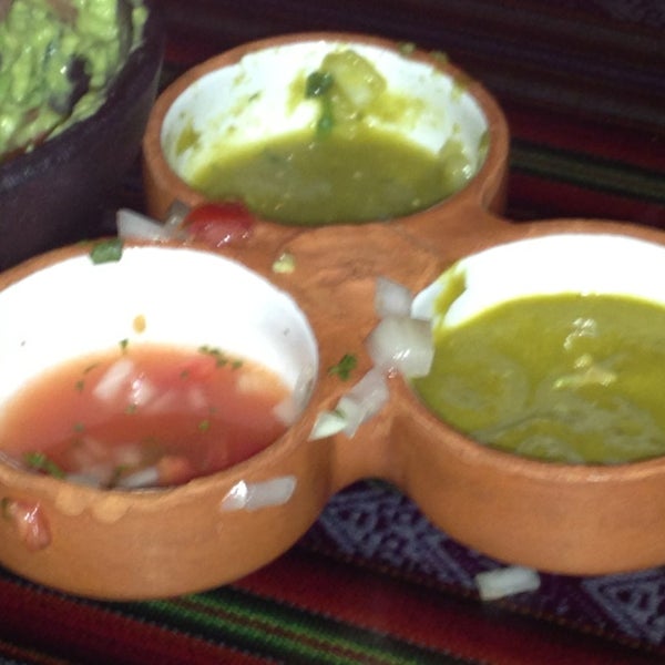 9/8/2013 tarihinde Thomas F.ziyaretçi tarafından El Tule Mexican and Peruvian Restaurant'de çekilen fotoğraf