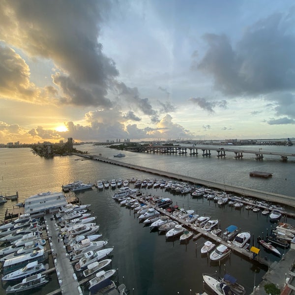 Foto tirada no(a) Miami Marriott Biscayne Bay por Gonçal B. em 10/5/2020