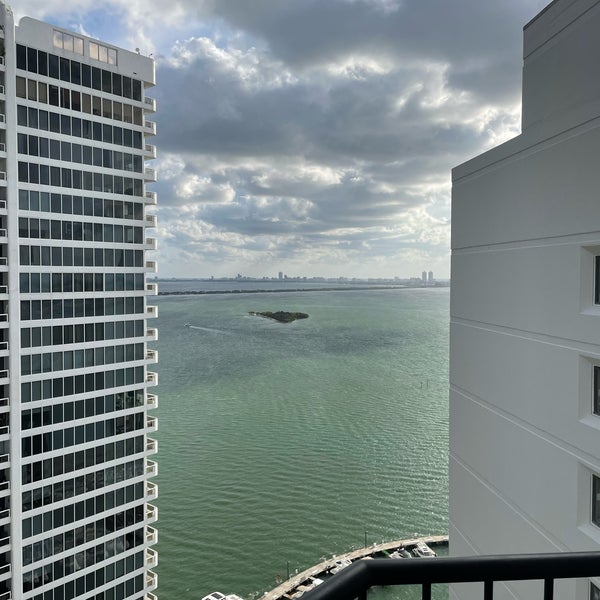 Foto tirada no(a) Miami Marriott Biscayne Bay por Gonçal B. em 4/30/2022