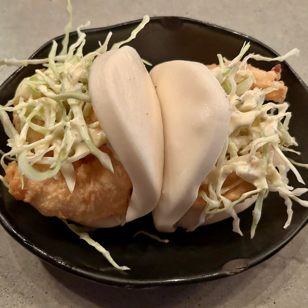 Foto diambil di Dragonfly Robata Grill &amp; Sushi oleh Gonçal B. pada 2/15/2023