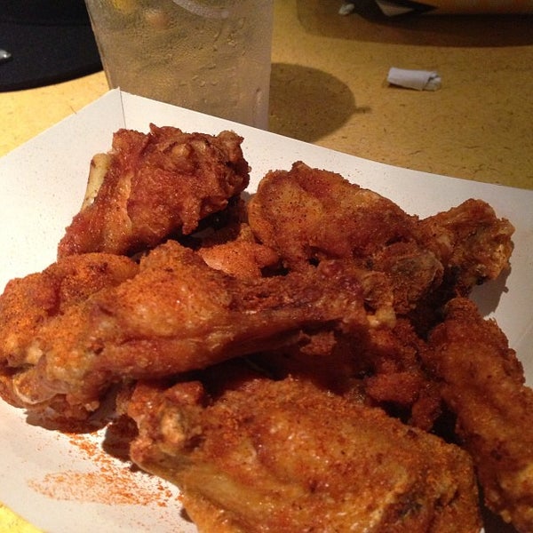 Photo prise au Buffalo Wild Wings par Iam M. le8/7/2013