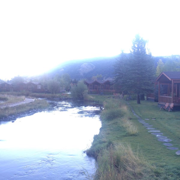 รูปภาพถ่ายที่ Rustic Inn Creekside Resort &amp; Spa at Jackson Hole โดย Natalie S. เมื่อ 9/18/2015