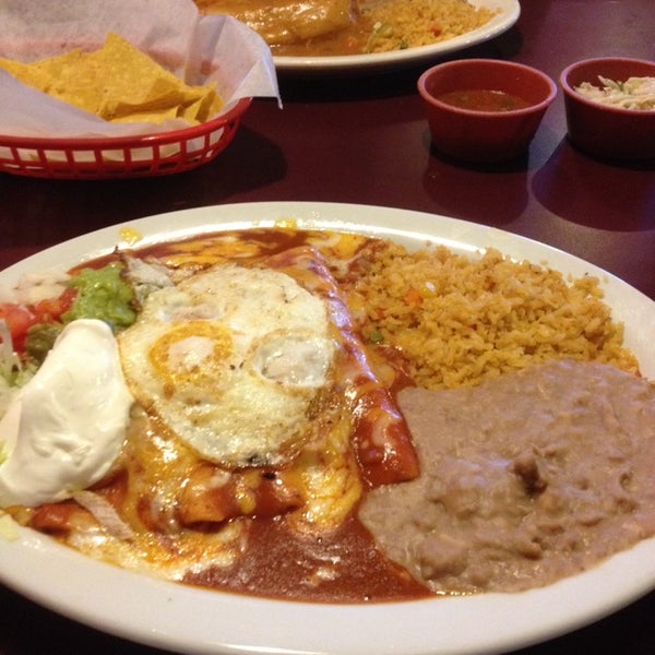 Das Foto wurde bei El Dorado Mexican Restaurant von Diane W. am 5/26/2014 aufgenommen