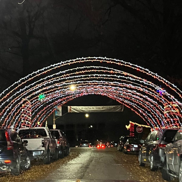 Candy Cane Lane St. Louis Hills 8 tips