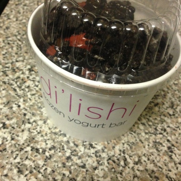 Photo taken at di&#39;lishi frozen yogurt bar by Ty M. on 3/26/2013