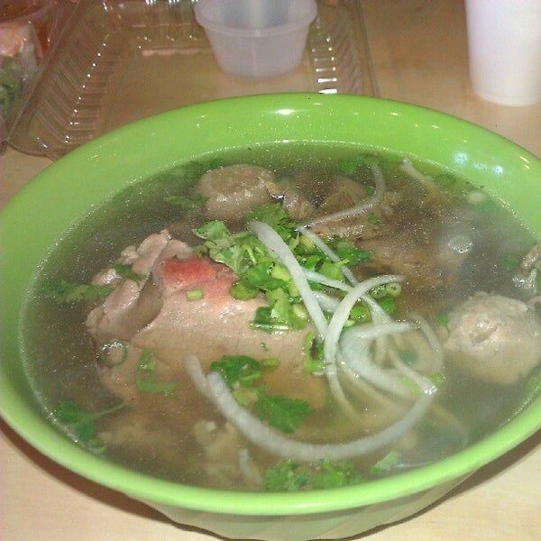 Снимок сделан в Cyclo Noodles пользователем Rady S. 9/29/2012