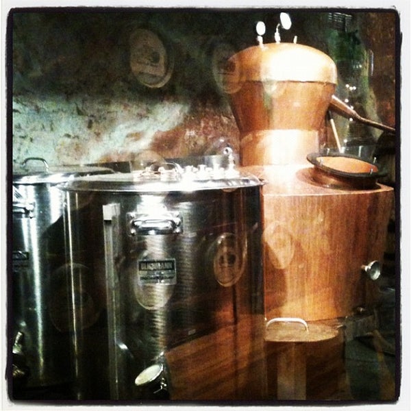 Foto diambil di Dark Corner Distillery oleh katherine c. pada 12/8/2012
