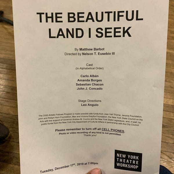 Foto diambil di New York Theatre Workshop oleh Kimille H. pada 12/18/2019