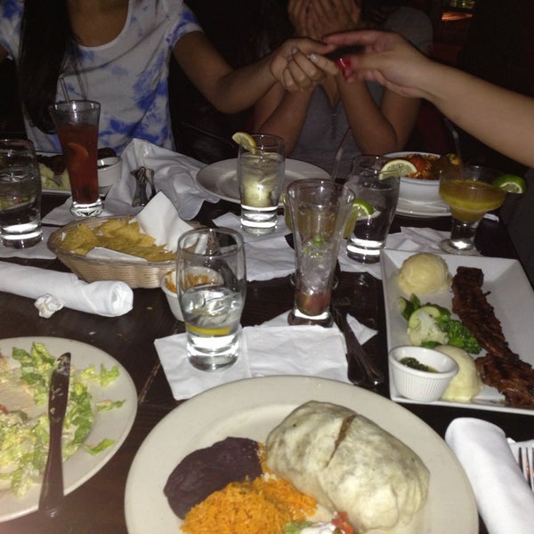 รูปภาพถ่ายที่ Guadalupe Bar and Grill โดย Rafaelina S. เมื่อ 3/5/2013