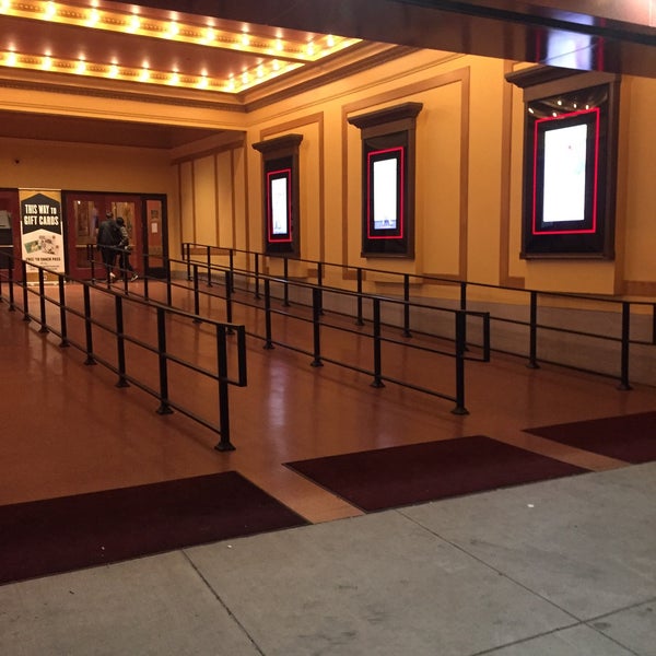 Foto scattata a Alamo Drafthouse Cinema da Nicholas il 12/30/2017