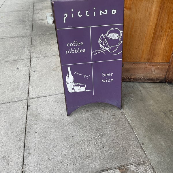 Foto scattata a Piccino Cafe da Nicholas il 5/20/2023