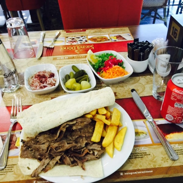 Foto diambil di Saraylı Restoran oleh Emre Y. pada 6/15/2015