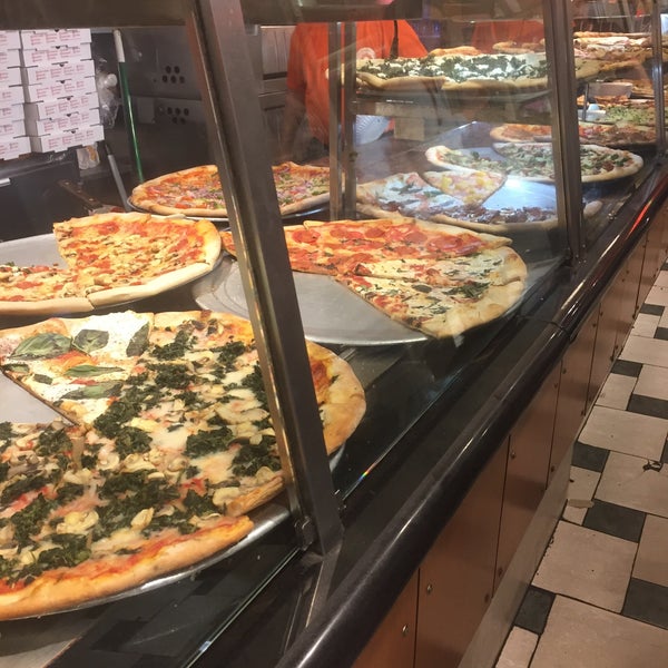 8/5/2016にAndrea H.がRay&#39;s Pizzaで撮った写真