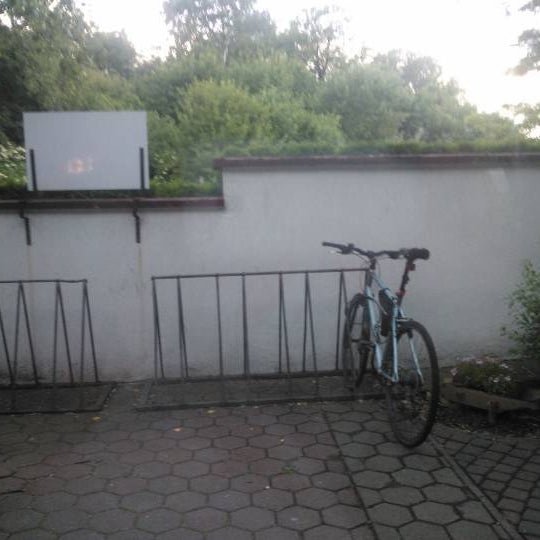 Bezpečné parkovanie pre bicykle vo dvore.
