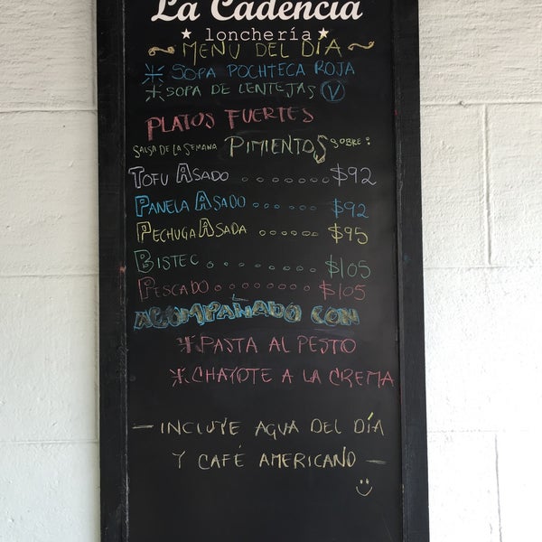 รูปภาพถ่ายที่ La Cadencia Lonchería โดย Miguel I. เมื่อ 6/9/2016