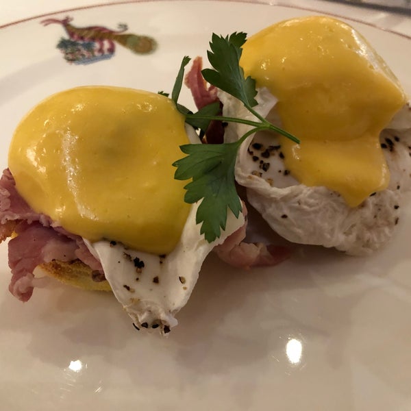 Pretty good eggs benedict. The breakfast buffet has very nice fruit but not great pastries