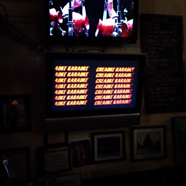 6/21/2013 tarihinde Phil C.ziyaretçi tarafından Four Farthings Tavern &amp; Grill'de çekilen fotoğraf