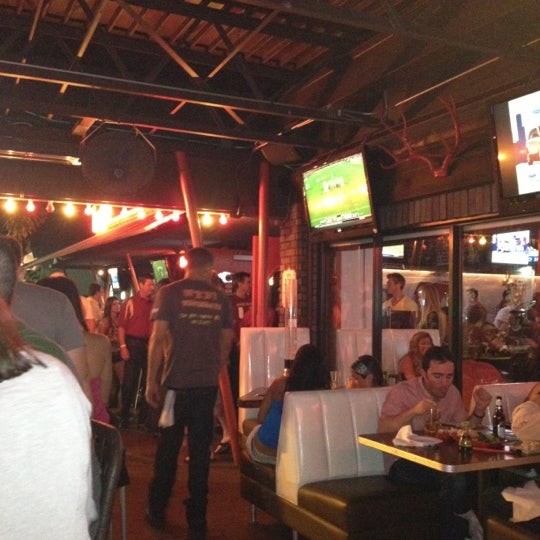 Das Foto wurde bei Lodge Restaurant &amp; Bar von Matthew P. am 10/21/2012 aufgenommen