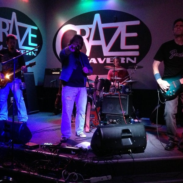 รูปภาพถ่ายที่ CraZe Tavern โดย Dra L. เมื่อ 8/17/2013