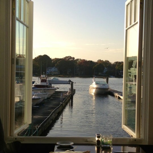 Das Foto wurde bei The Restaurant at Rowayton Seafood von Caroline A. am 10/20/2012 aufgenommen