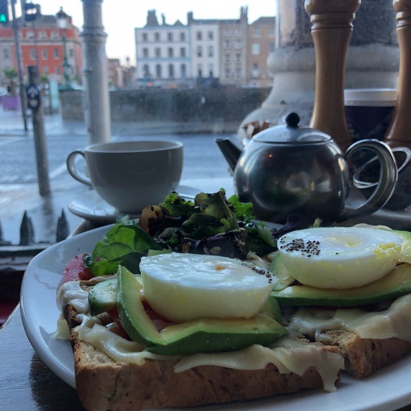 รูปภาพถ่ายที่ The Music Café Dublin โดย Meri&#39;s Food เมื่อ 9/18/2018