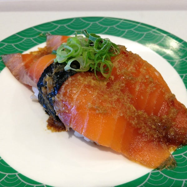 รูปภาพถ่ายที่ Hanami Sushi Bar + Dining โดย KING M. เมื่อ 3/23/2013