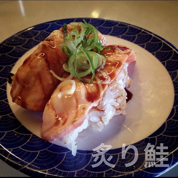 รูปภาพถ่ายที่ Hanami Sushi Bar + Dining โดย KING M. เมื่อ 6/11/2013