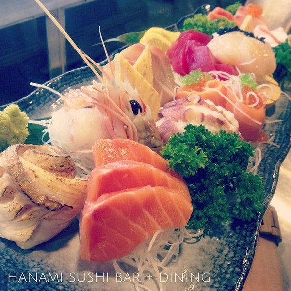 Foto tomada en Hanami Sushi Bar + Dining  por KING M. el 12/11/2013