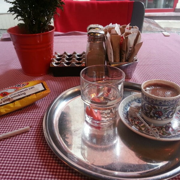 Das Foto wurde bei Faros Restaurant Sirkeci von Elif Ezgi am 4/8/2013 aufgenommen
