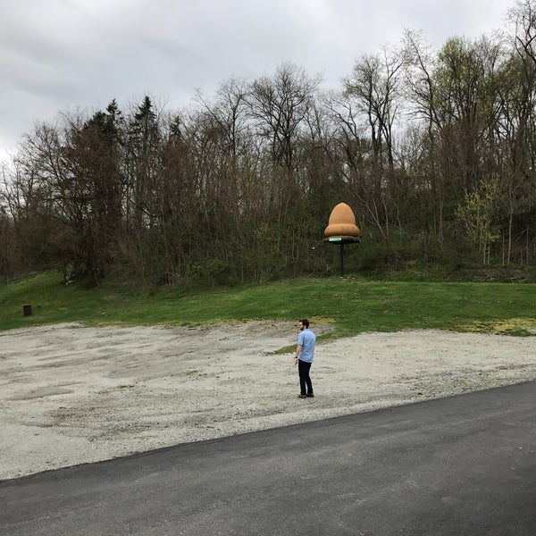 4/16/2017 tarihinde Michelle M.ziyaretçi tarafından Kecksburg UFO Statue&ap...