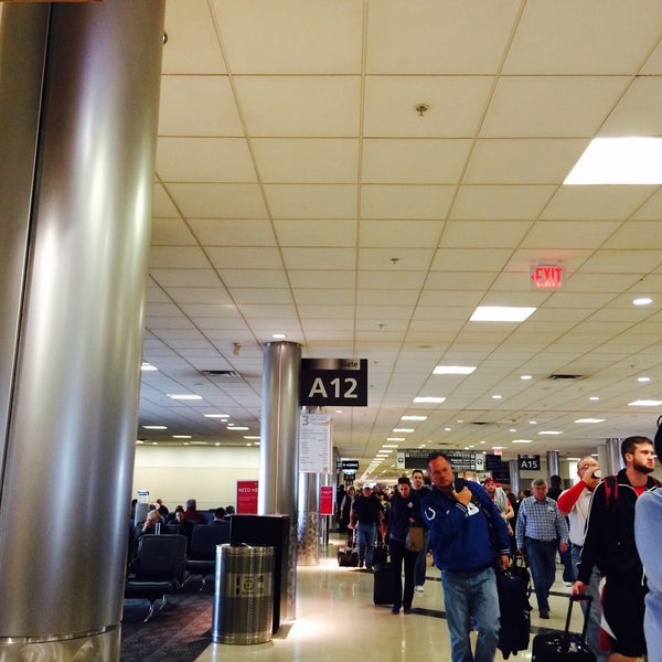 Das Foto wurde bei Flughafen Atlanta Hartsfield-Jackson (ATL) von Annie P. am 3/11/2015 aufgenommen