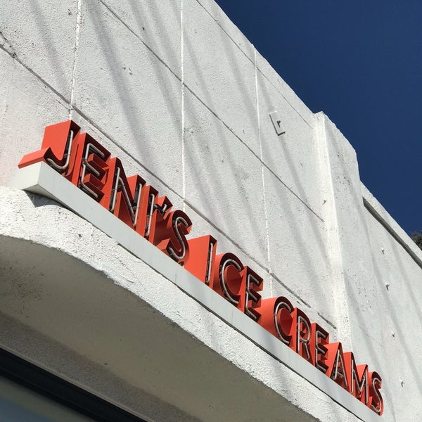 รูปภาพถ่ายที่ Jeni&#39;s Splendid Ice Creams โดย Annie P. เมื่อ 10/2/2019