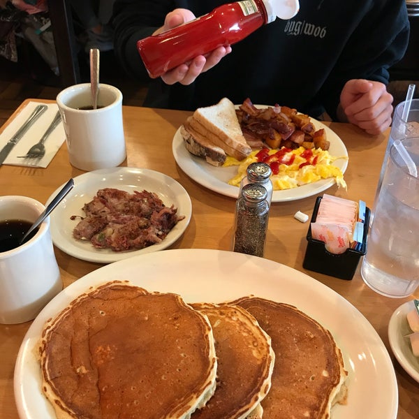 3/24/2018にAnnie P.がCyndia&#39;sで撮った写真