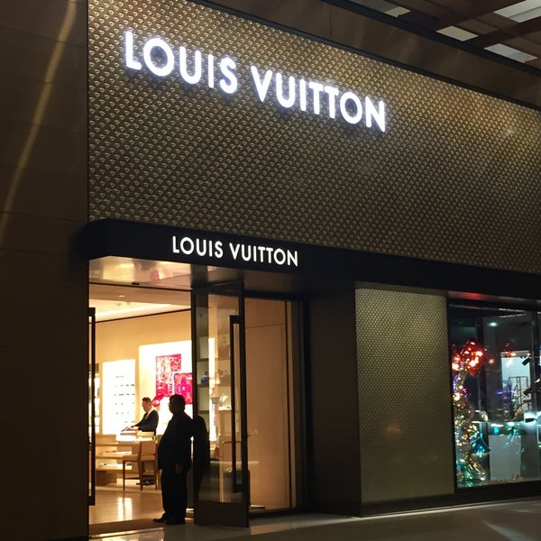 Louis Vuitton security guard foils wouldbe thieves at Stanford Shopping  Center  News  Palo Alto Online 