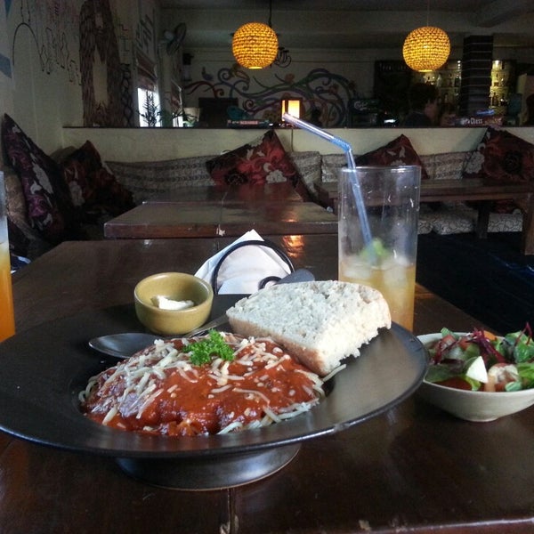 12/15/2013 tarihinde Raul Alvarezziyaretçi tarafından Places Restaurant &amp; Bar'de çekilen fotoğraf