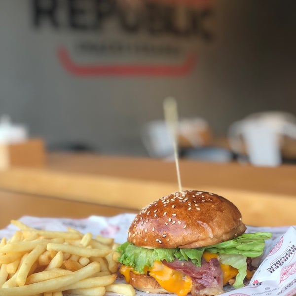 Foto scattata a Burger Republic da kutlu o. il 10/2/2019