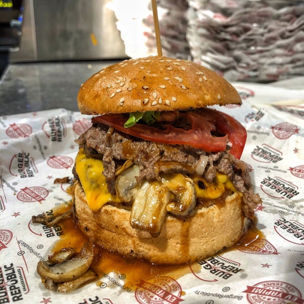 Foto scattata a Burger Republic da kutlu o. il 9/21/2018