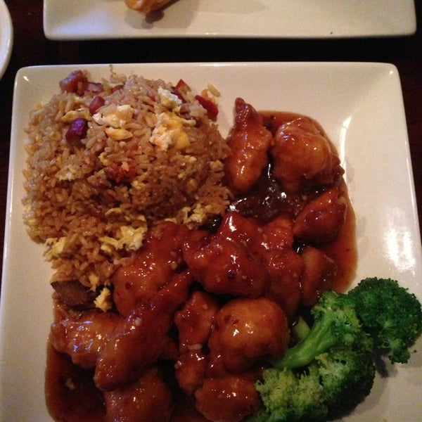Foto tirada no(a) Leanh&#39;s Chinese Restaurant por Ashley B. em 7/11/2013