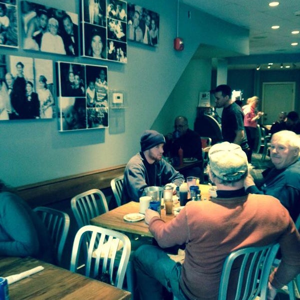 Das Foto wurde bei Neighborhood Restaurant von Neighborhood Restaurant am 1/2/2015 aufgenommen