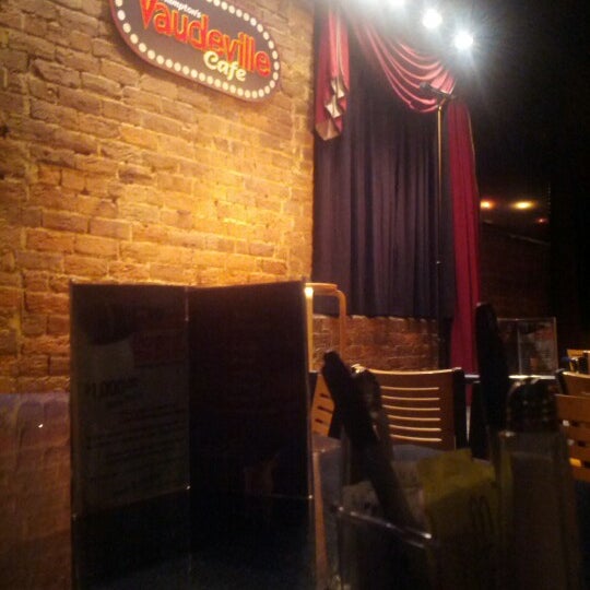 Photo prise au Vaudeville Cafe par Darren M. le9/22/2012