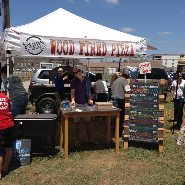 The Pizza Revolution at the Farmers Market Downtown Evansville 2